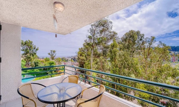 Renaca Apartment | Wood View 2BR W/Wifi, Parking & View