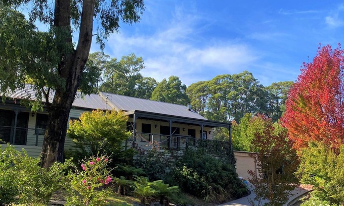 Marysville House | WOODBINE LODGE- Picture perfect and meticulously maintained