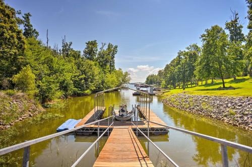 Gilbertsville Apartment | Wooded Gilbertsville Hideaway on Kentucky Lake!