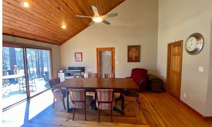 Chapel Hill House | Wooded house near Carrboro with a pool