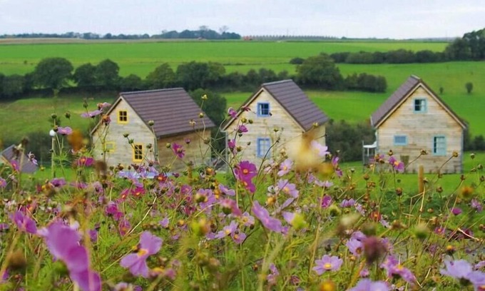 Grand-Laviers Cottage | Wooden Chalet in Abbeville near Somme Bay