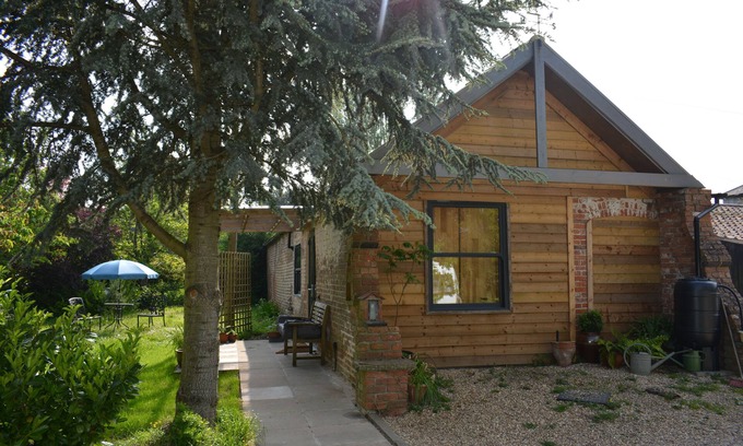 Woodhall Spa House | Woodhall Spa a 10 minute walk to centre, garden, pet friendly, private parking.