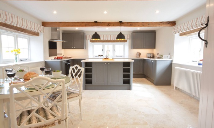 Saxmundham Cottage | WOODLAND COTTAGE, GREAT GLEMHAM, pet friendly in Framlingham