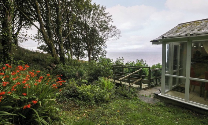 Cwrt Cottage | WOODLAND ROOST, family friendly, with a garden in Barmouth
