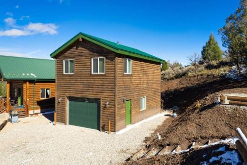 Alton House | Woodland View by Jerny Destinations