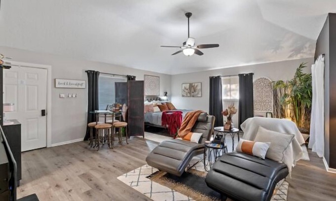 College Park Apartment | Woodlands Studio Stay The Sweet Escape