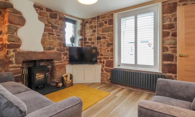 Morecambe Cottage | WOODMAN COTTAGE, pet friendly, character holiday cottage in Heysham