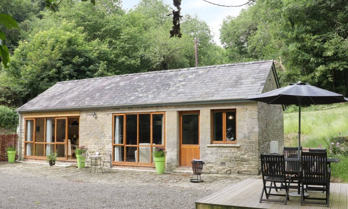 Aymestrey Cottage | WOODPECKER COTTAGE, romantic, luxury holiday cottage in Ludlow