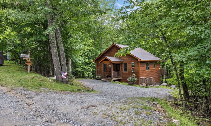 Beech Mountain House | Woodsy 2br Cabin Close to Beech Mtn Resort