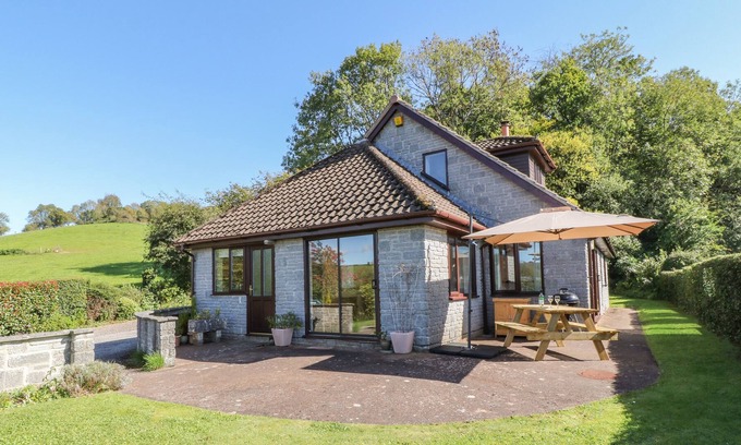 Bampton House | WOODWAYE, family friendly, with open fire in Bampton, Devon