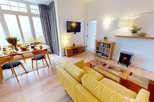 Hele House | WOODY BAY FALLING WATER 2 Bedrooms