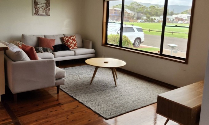 Woonona House | Woonona Beachside. 3 houses from Woonona Beach, opposite Park.