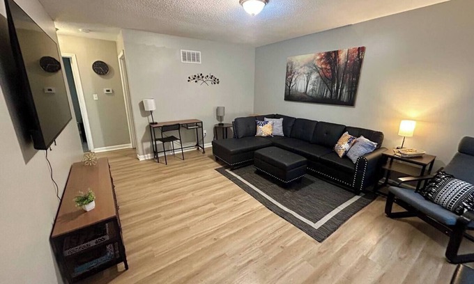 Independence Apartment | Work Travel | 15M -> DNTWN l Long Stay l 690 Mbps