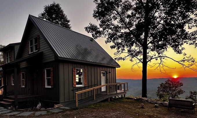 Great Cacapon Cabin | Wow! Look @ That View! Sleeps 7, cabin with AC, Wifi, lots of games.