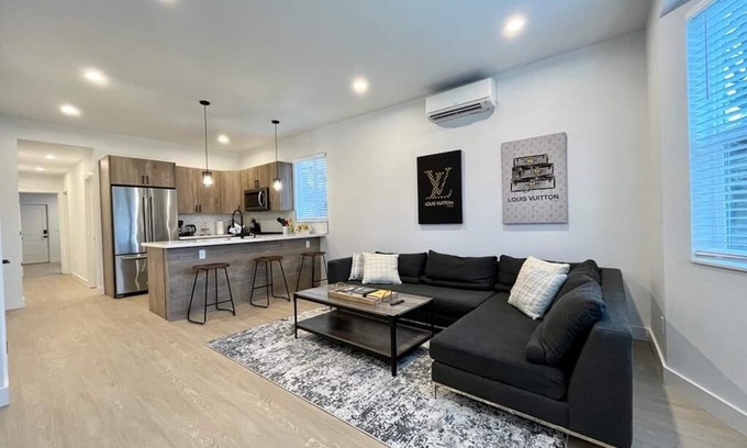 South Tacoma House | Wow! Sleek & Stylish 2BD Townhouse Duplex