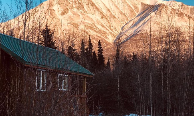 Chitina Cabin | Wrangell Mountain Lodge- Private Bathroom with shower