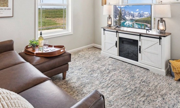 Loveland House | Wright House | Country Retreat w/Spa, EV + Garage