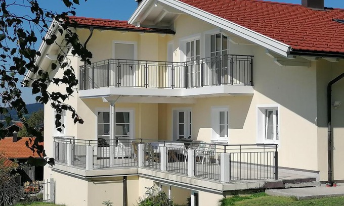 Zell Am Moos Apartment | Wunderschöne Ferienwohnung mit Seeblick