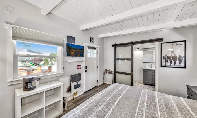 Walker House | WWM 8 · 8 Fresh Air, Beautiful Views, Friendly Place WWM