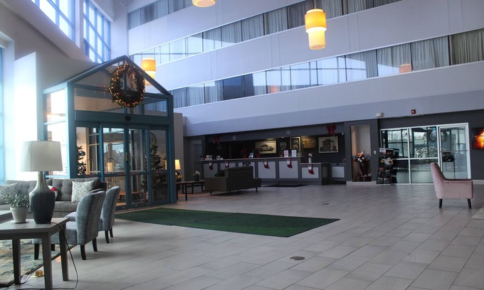 Flint Hotel | Wyndham Flint MI/Grand Blanc/Bishop Airport/Conference Ct