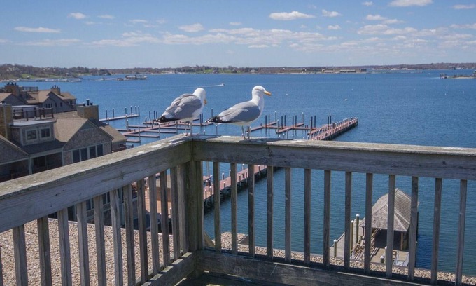 Historic Hill Resort | Wyndham Inn on the Harbor 1-Bedroom Suite – Coastal Charm in Newport, RI