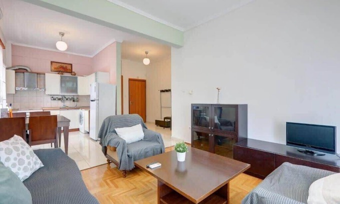 Charilaou Apartment | Xarilaou's Two-Bedroom Treasure in Thessaloniki
