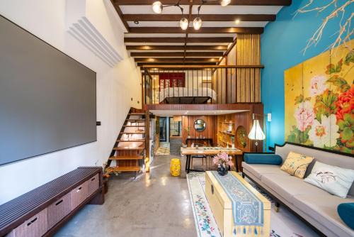 Downtown Shanghai Apartment | Xizhi B&B & Chinese-style courtyard