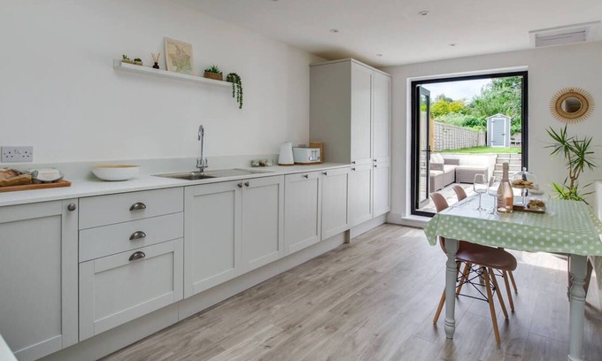 Usk House | Y Bwthyn in the beautiful Usk