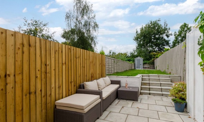 Usk House | Y Bwthyn - Two Bedroom House, Sleeps 4