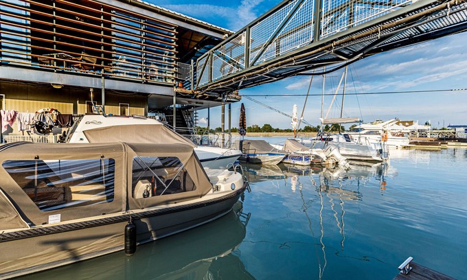 Cunovo Hotel | YACHTER CLUB Modrá Čajka