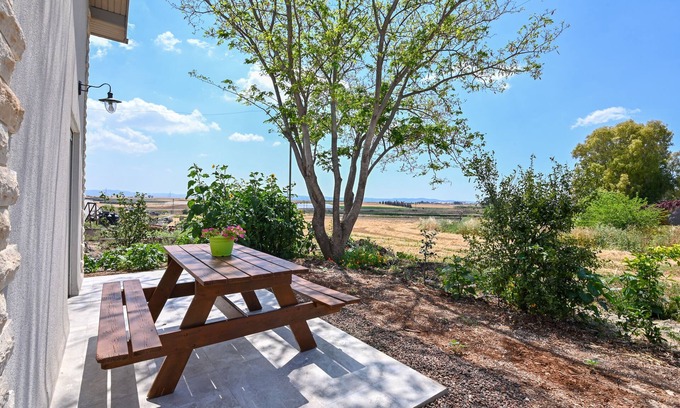 Emek Izrael Cottage | YalaRent Valley view Boutique cottages