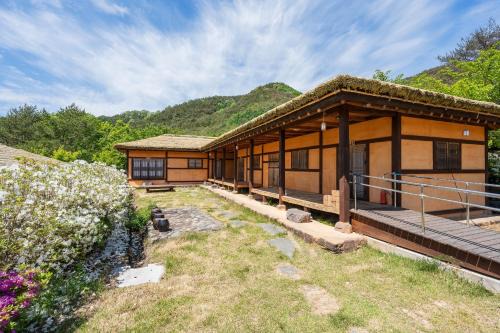 Yeongyang House | Yangyang Pension Sanjeok