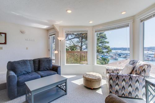Historic Bayfront House | Yaquina Bay Views! Restaurants, Shops, Walk to Everything! Unit 2