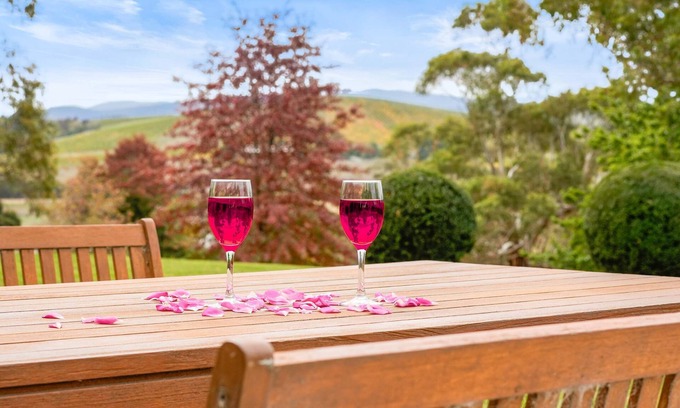 Dixons Creek House | Yarra Valley 2BR Lux Vineyard Retreat