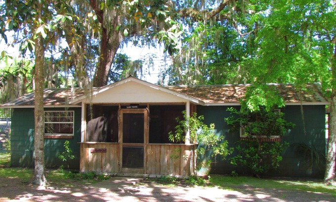 Cross Creek Cabin | Yearling Restaurant and Cabins
