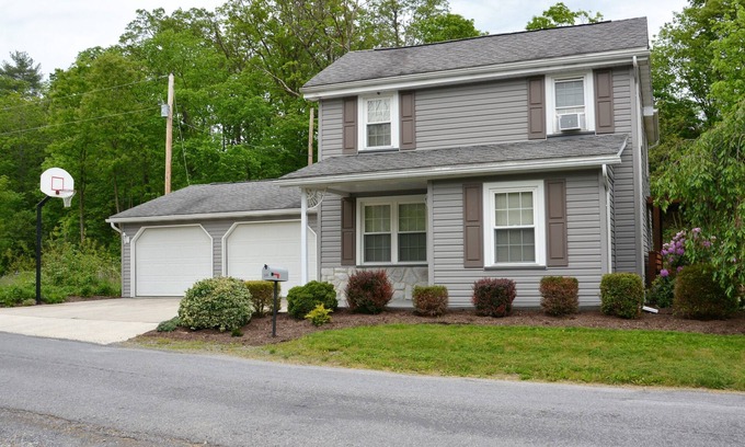 Hopewell House | Yellow Creek Cottage located overlooking Yellow Creek & near Lake Raystown.