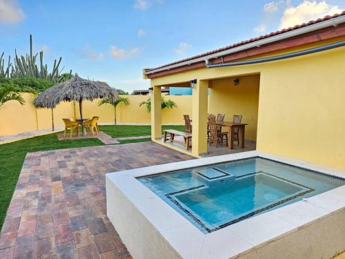 Calbas Plaza Residences House | Yellow Cunucu-4 Bedrooms House