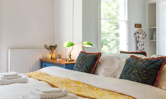 Cheltenham Apartment | Yellow Door