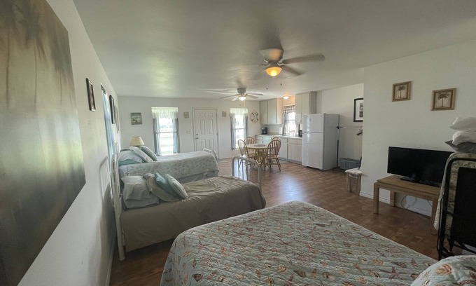 Rockport Cabin | Yellow Fishing Cottage