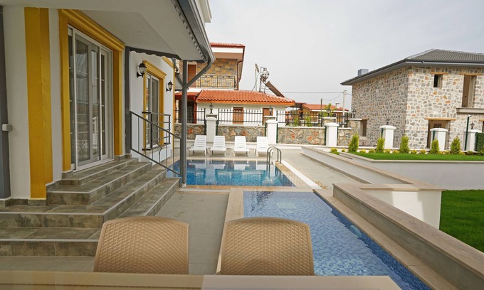 Tasbuku Villa | Yellow Villa Çetibeli Marmaris