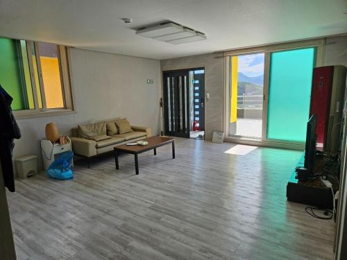 Naegi House | Yeosu Art Village 705 Pension