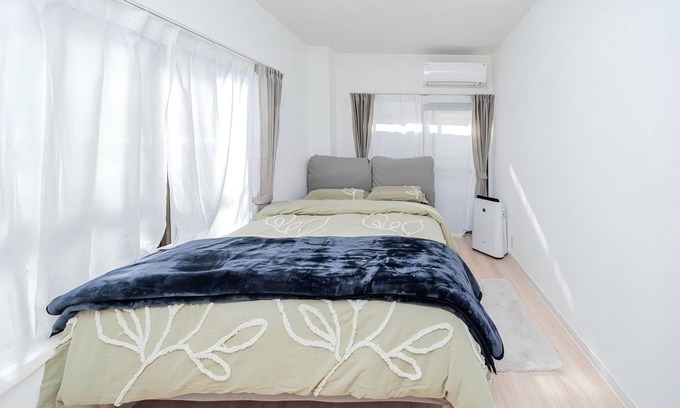 Funabori Apartment | Yinojia: Bright, clean interior. Quiet yet convenient, near 24 - hr stores.
