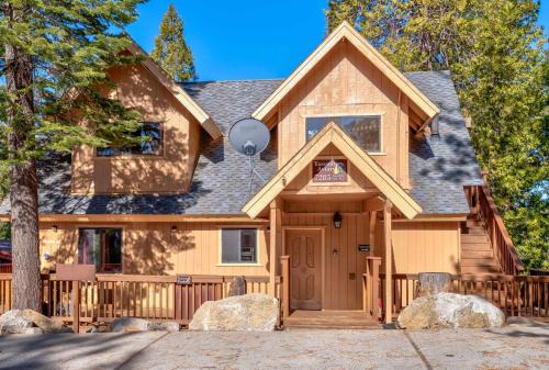 Yosemite West House | Yosemite Aviary - Bird's Eye View Awesome Upper Unit