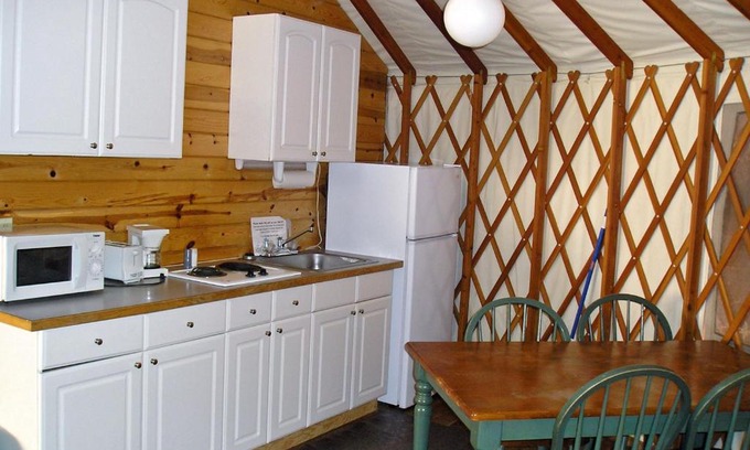 Harden Flat Resort | Yosemite Lakes River Yurt 21