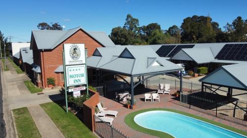 Young Hotel | Young Federation Motor Inn and Services Club