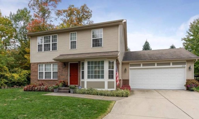 Auburn Hills House | Your home away from home!