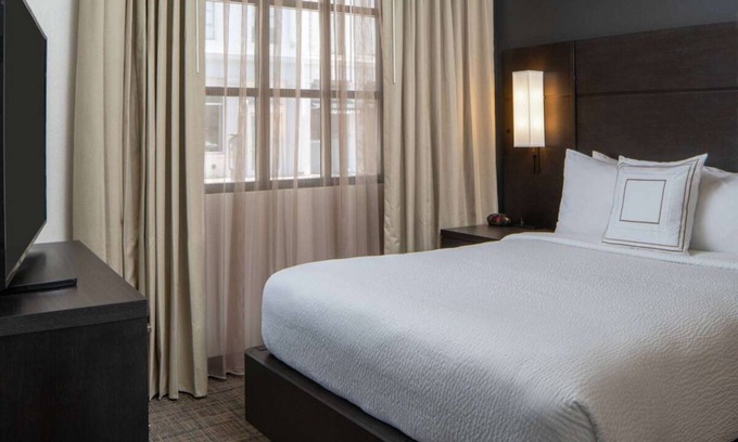 Arts/Warehouse District Hotel | Your Home Away From Home! Full Kitchen, Pool, Pet-friendly, Free Breakfast!