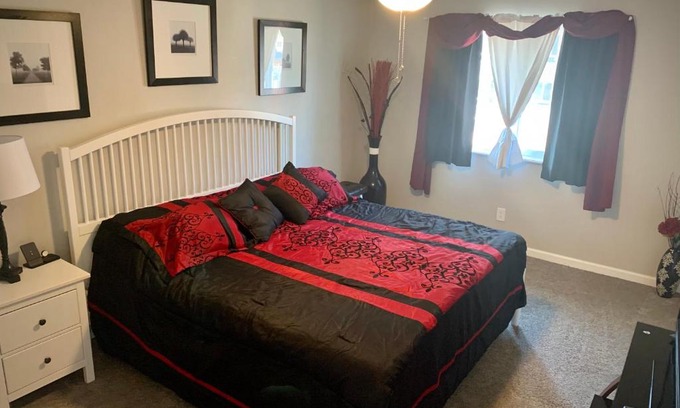 Jewell Heights - Hoffman Heights House | Your home close to Anshutz and DIA