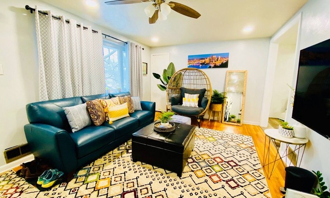 Ross Township House | Your Lovely Home in Pittsburgh w/King Beds/Free Parking