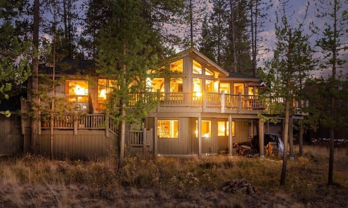 Deer Park House | Your Own Sunriver Lodge on the Edge of the Forest - A/C -10 SHARC Passes!